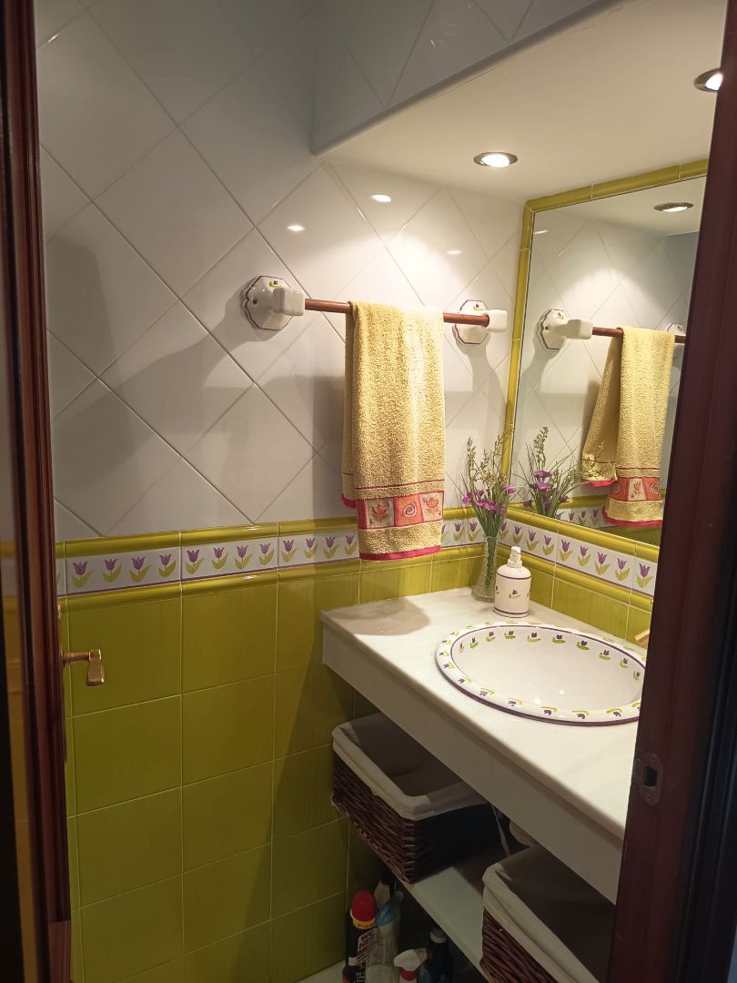 Bathroom of Single-family semi-detached to rent in Mairena del Aljarafe  with Air Conditioner, Washing machine and Microwave