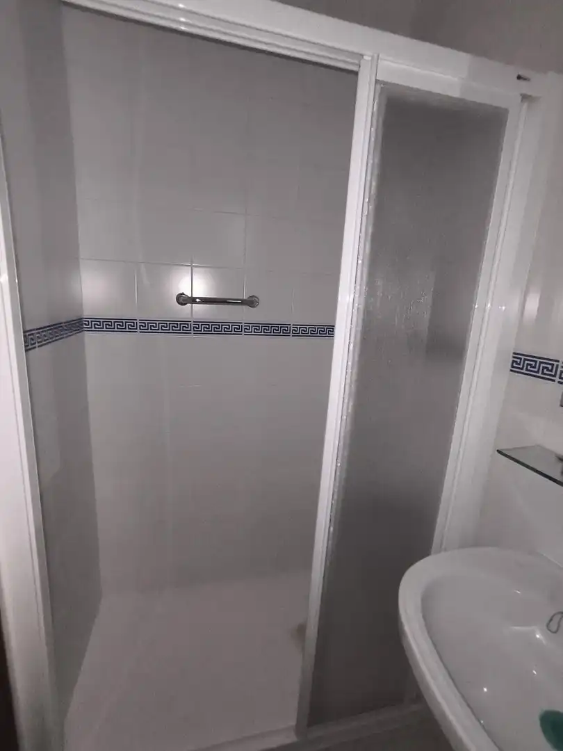 Baño de Piso de alquiler en Sevilla con Aire acondicionado y Terraza