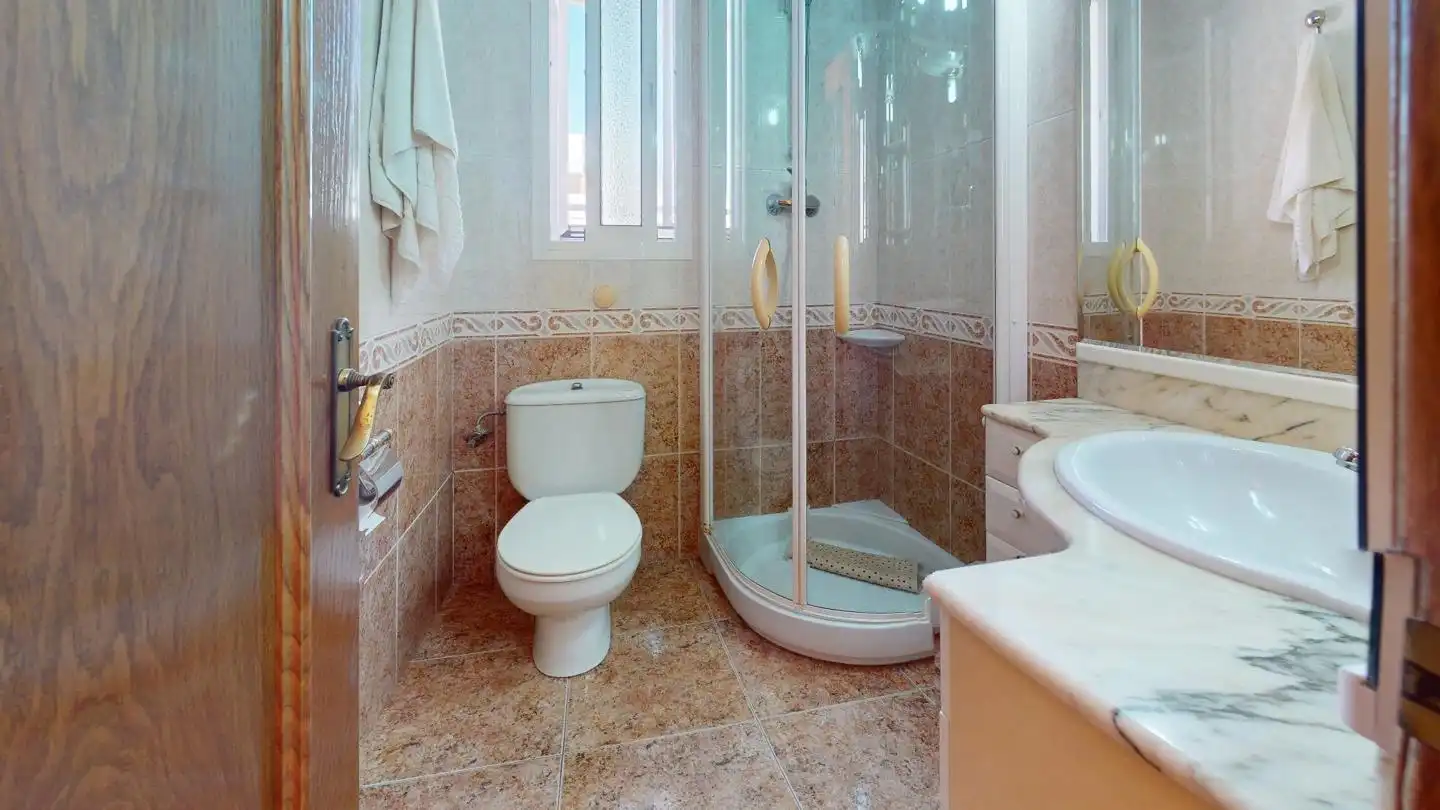 Bany de Casa o xalet en venda en Viladecans amb Jardí privat i Terrassa