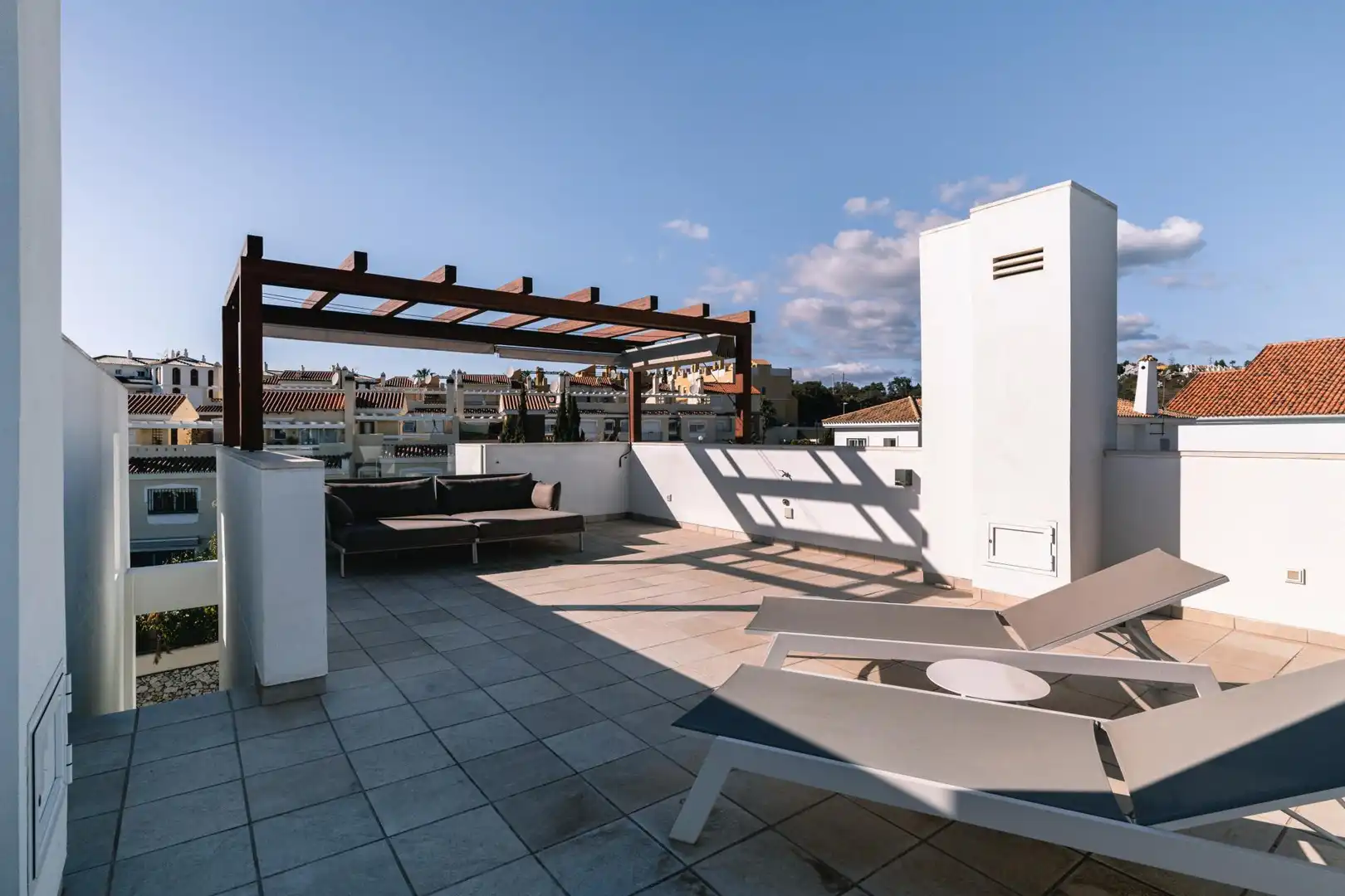 Terrasse von Einfamilien-Reihenhaus zur Miete in Mijas mit Klimaanlage, Terrasse und Schwimmbad