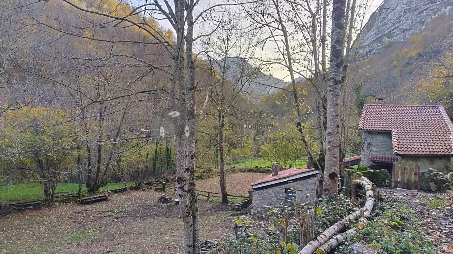 Garten von Country house zum Verkauf in Caso mit Heizung und Privatgarten