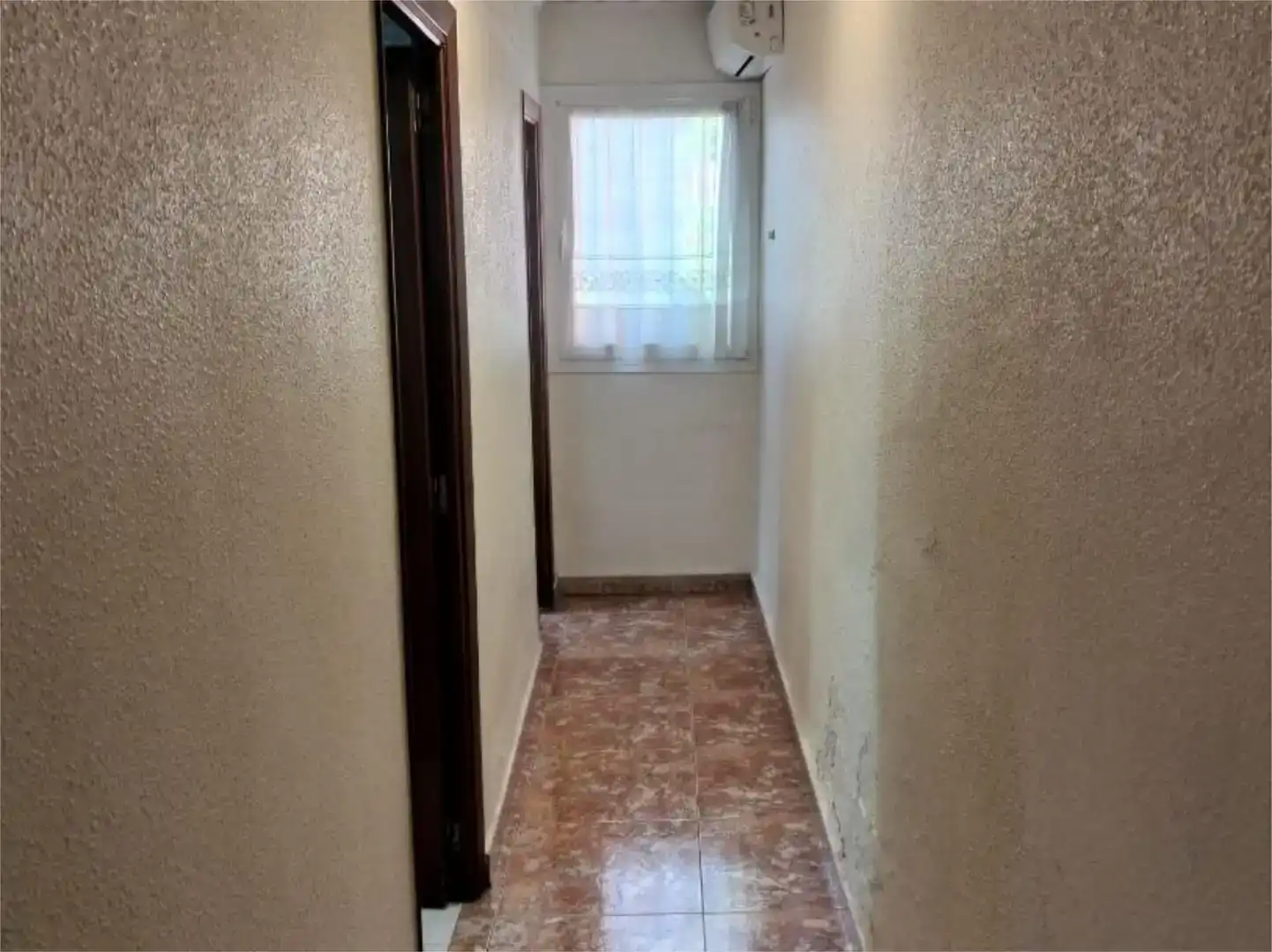 Flat for sale in Otos  with Air Conditioner, Private garden and Storage room