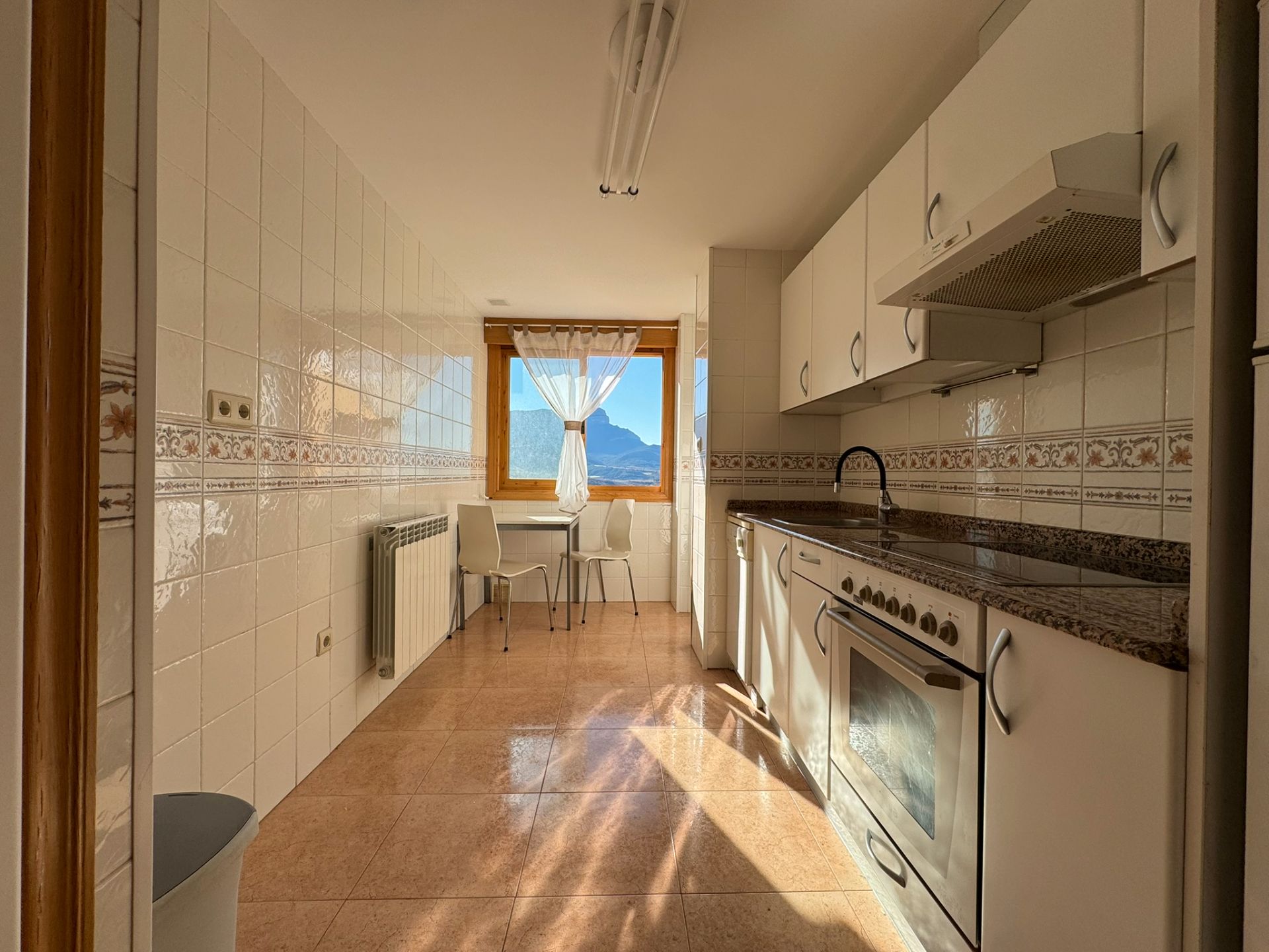 Cuina de Apartament en venda en Jaca amb Calefacció, Parquet i Traster