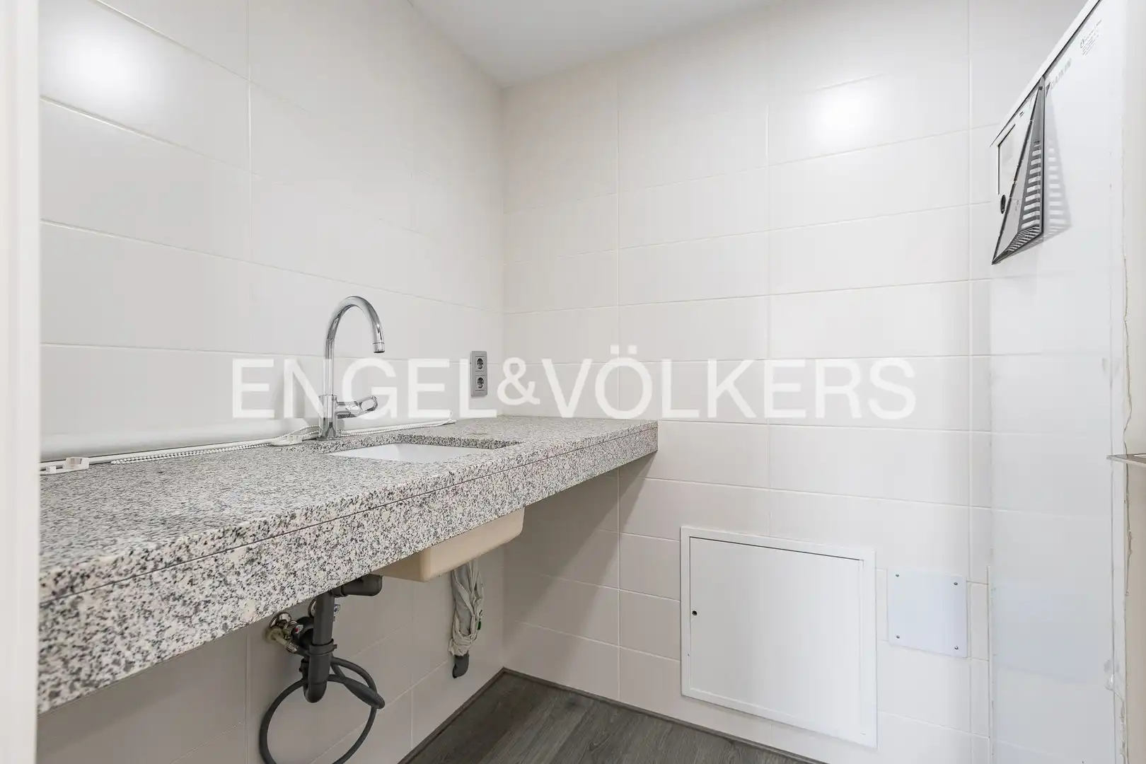 Bathroom of Attic for sale in Sabadell  with Air Conditioner, Heating and Parquet flooring