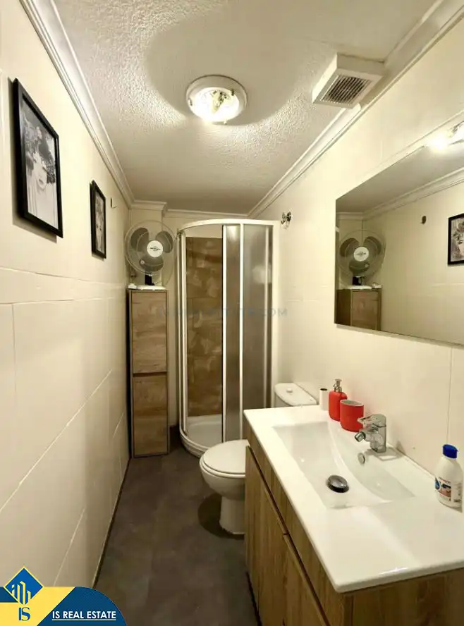 Baño de Estudio en venta en Torrevieja con Calefacción, Amueblado y Lavadora