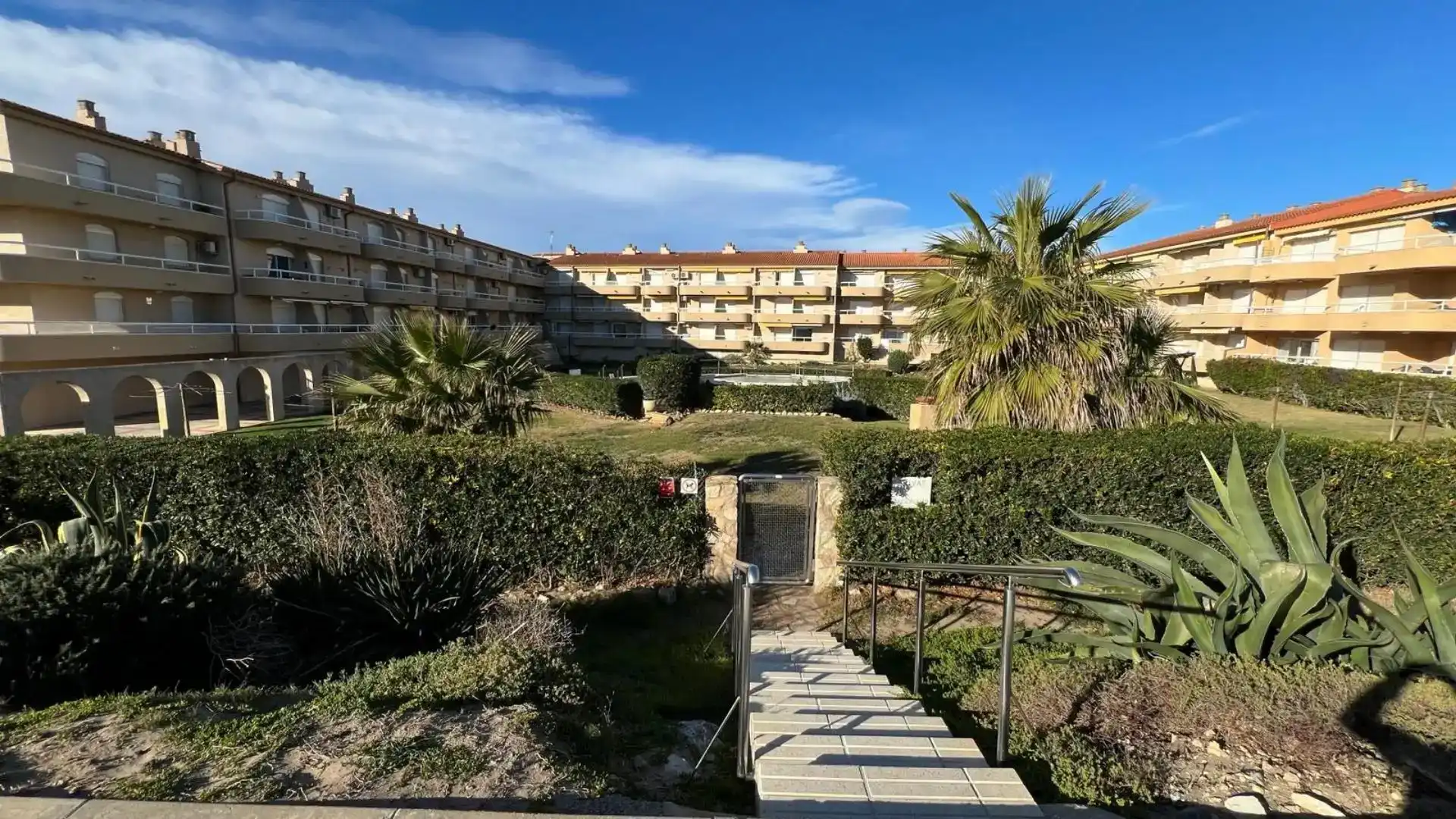 Vista exterior de Apartament en venda en L'Estartit amb Aire condicionat i Balcó