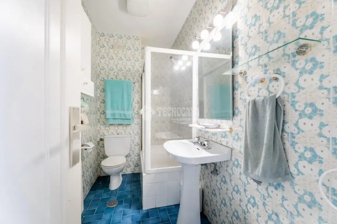 Baño de Casa adosada en venta en Hoyo de Manzanares con Aire acondicionado, Calefacción y Jardín privado