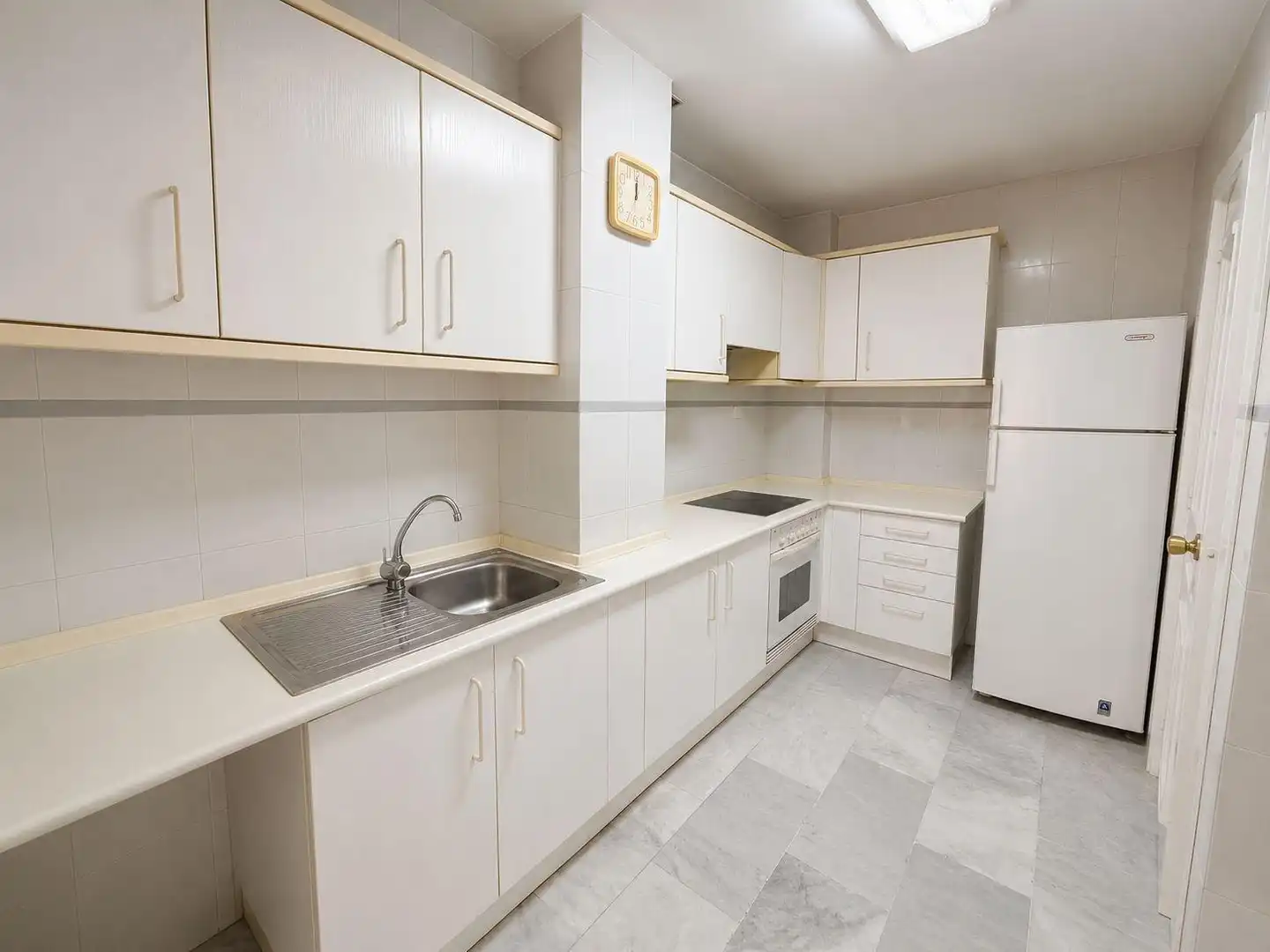 Kitchen of Flat for sale in Roquetas de Mar  with Air Conditioner, Terrace and Storage room