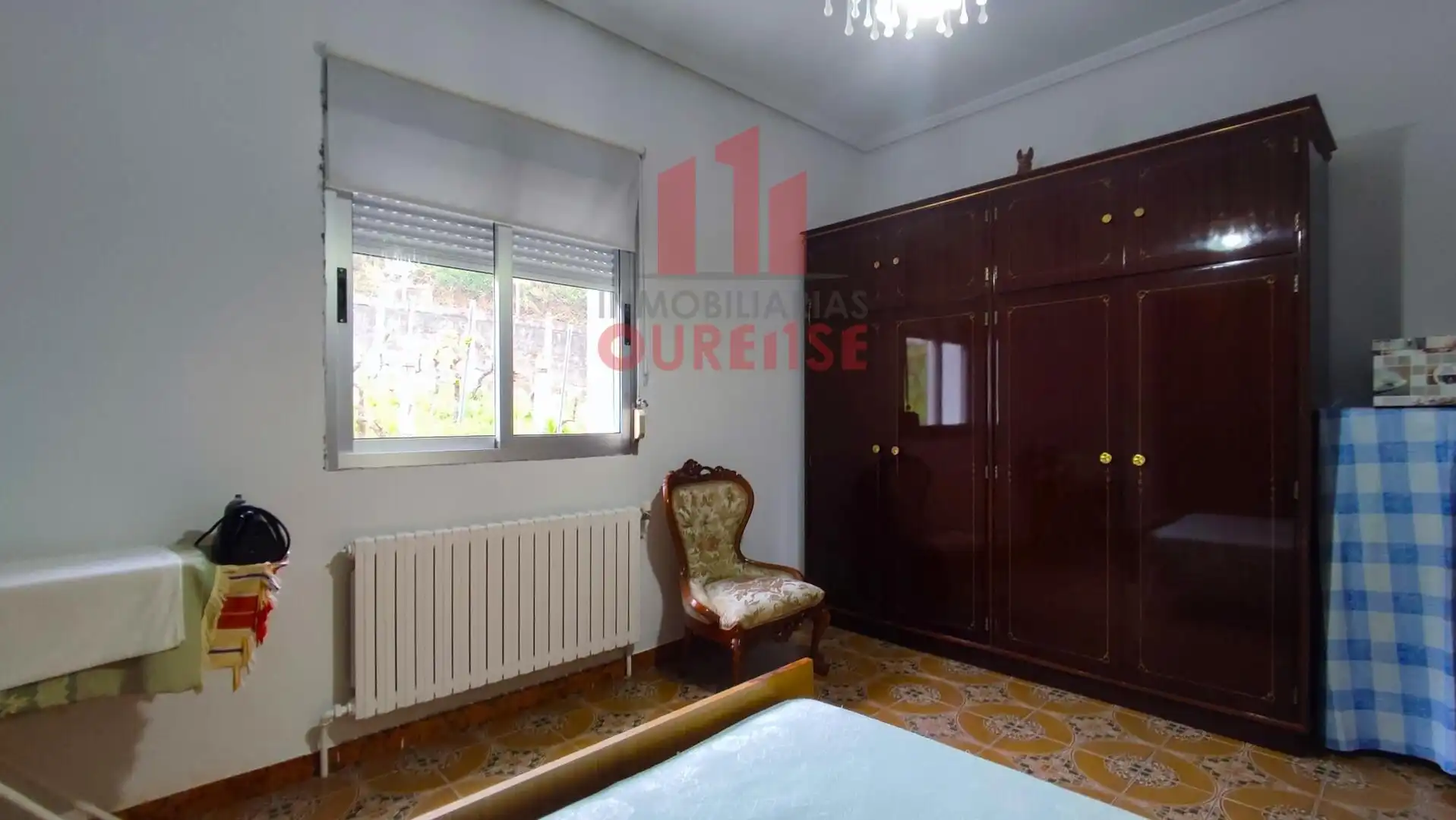 Dormitori de Casa o xalet en venda en Ourense Capital  amb Calefacció i Jardí privat