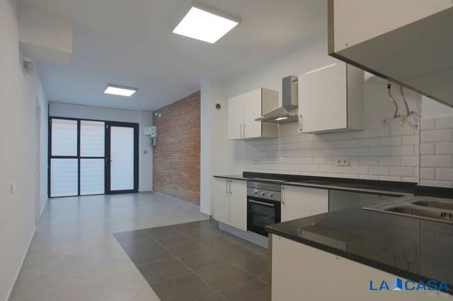 Planta baja en Venta en Calle TORNS en Sants-Badal