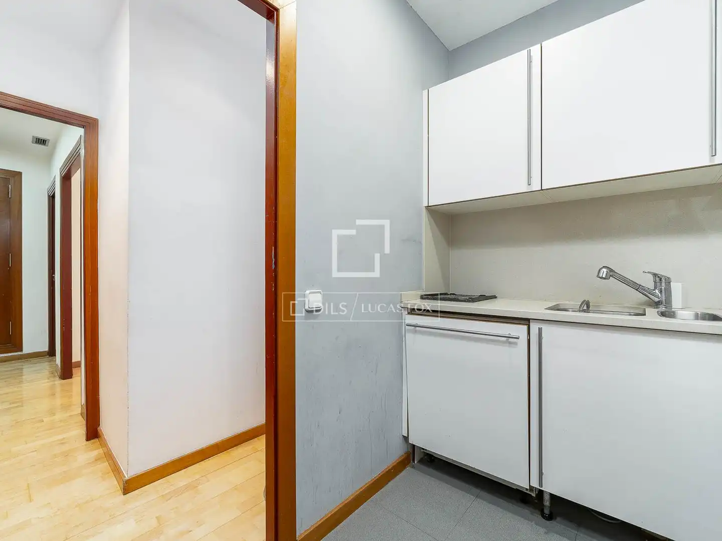 Küche von Wohnung zum Verkauf in Barcelona mit Klimaanlage und Heizung