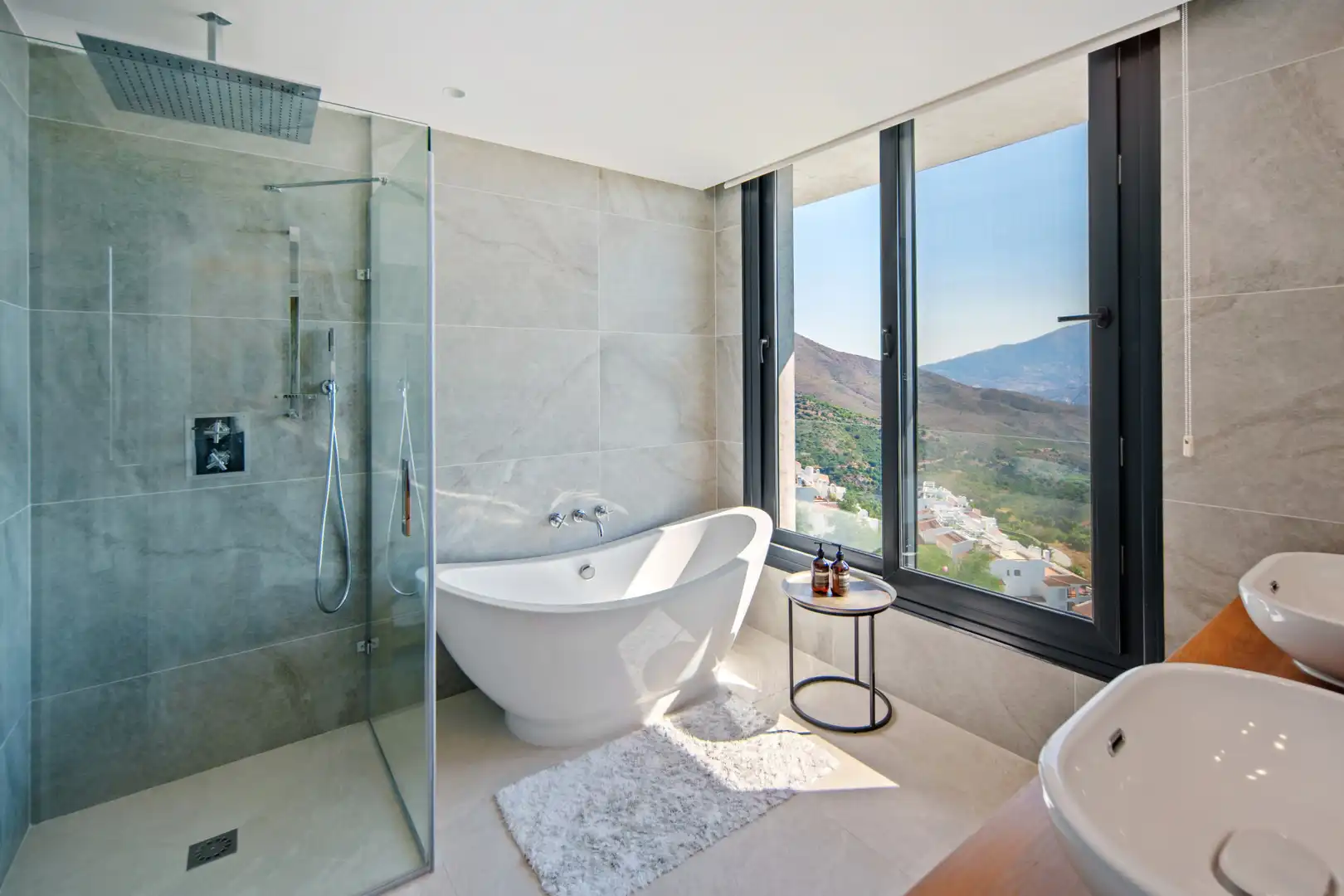 Bathroom of Houses for sale in Marbella  with Air Conditioner, Private garden and Terrace