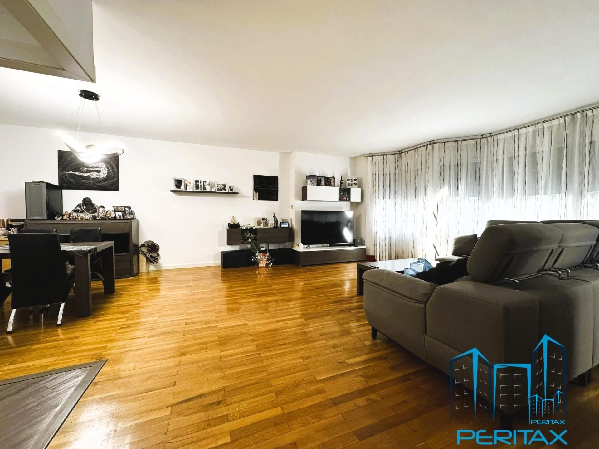 Living room of Flat for sale in Sabadell  with Air Conditioner, Heating and Parquet flooring