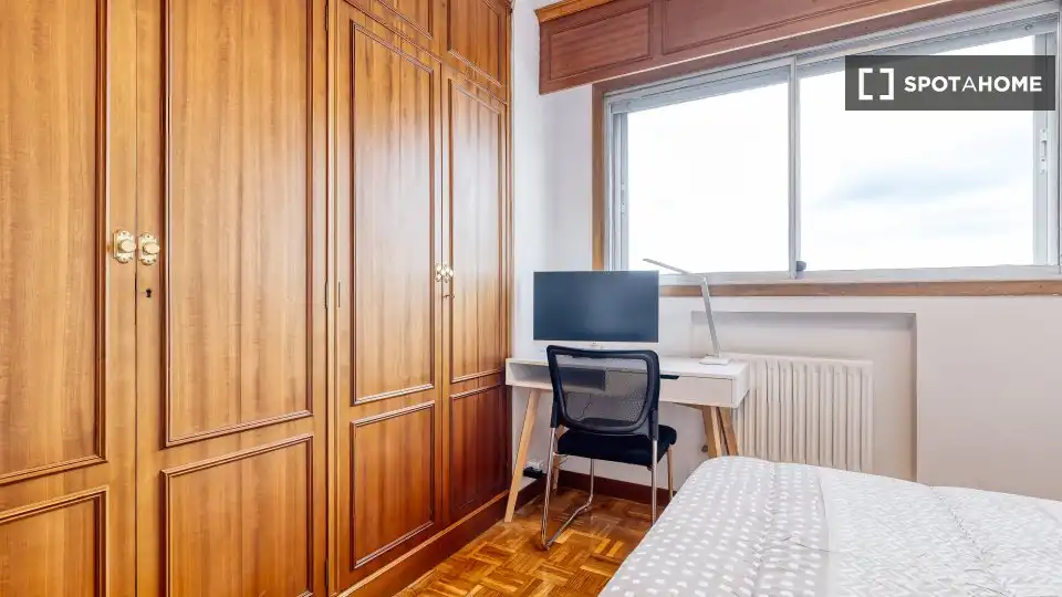Bedroom of Flat for share in Madrid  with Air Conditioner, Terrace and Furnished