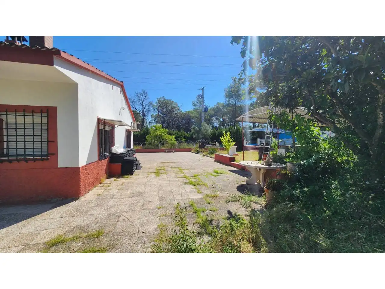 Vista exterior de Casa o xalet en venda en Rubí amb Calefacció, Jardí privat i Parquet
