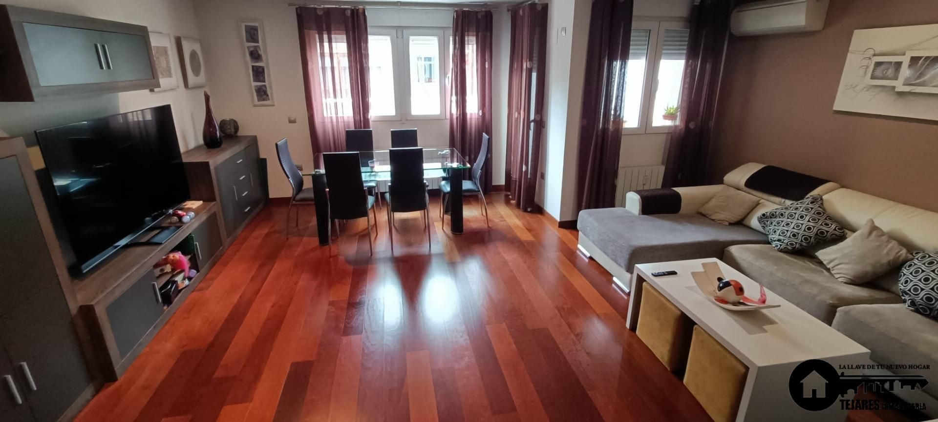 Living room of Flat for sale in  Albacete Capital  with Air Conditioner and Balcony