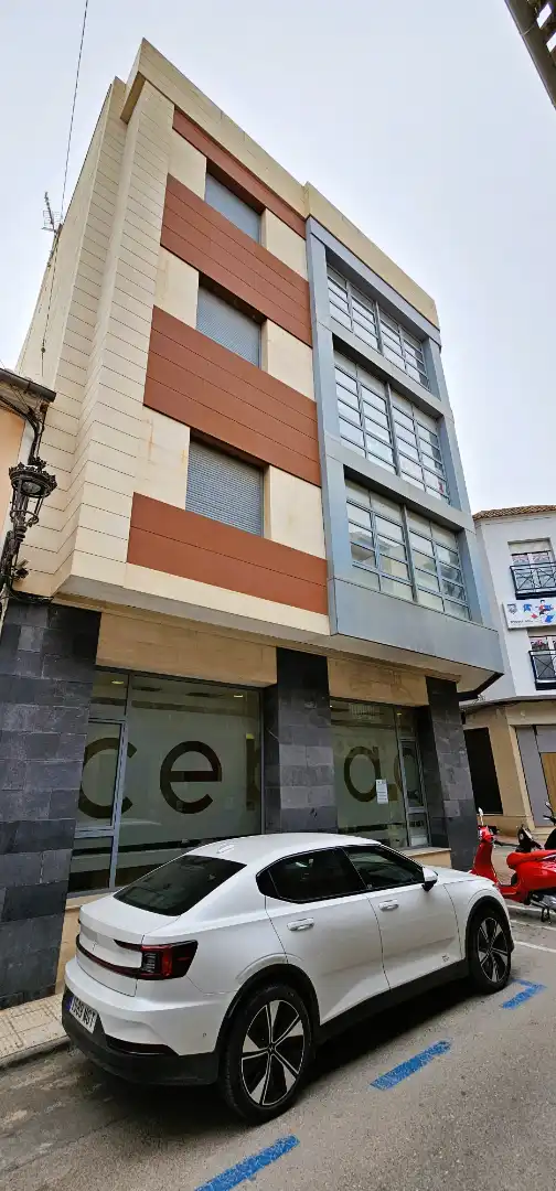 Inmuebles singulares con ascensor en venta en Avenida Santa Eulalia 64, imagen 2