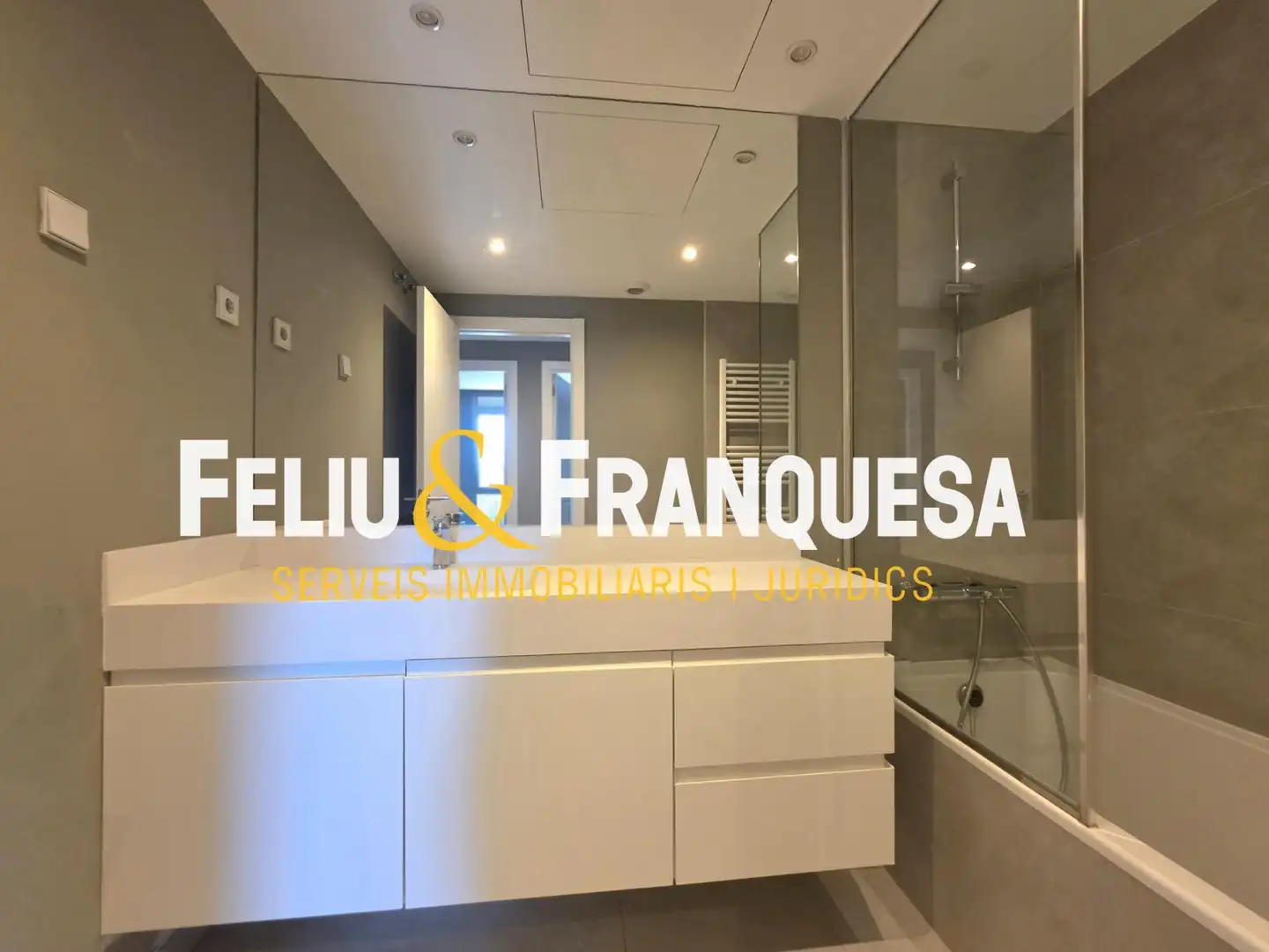 Baño de Piso en venta en Sant Cugat del Vallès con Calefacción, Jardín privado y Terraza