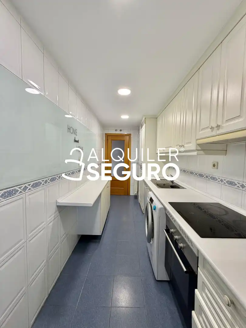 Cocina de Piso de alquiler en Pozuelo de Alarcón con Calefacción, Terraza y Trastero