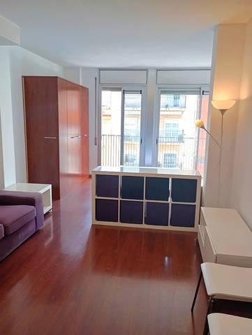 Estudio en Alquiler en Carrer de la Independència en El Camp de l'Arpa del Clot