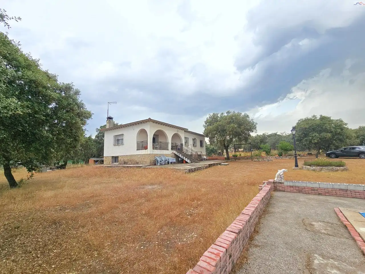 Vista exterior de Casa o chalet en venta en Villa del Prado con Calefacción, Terraza y Trastero