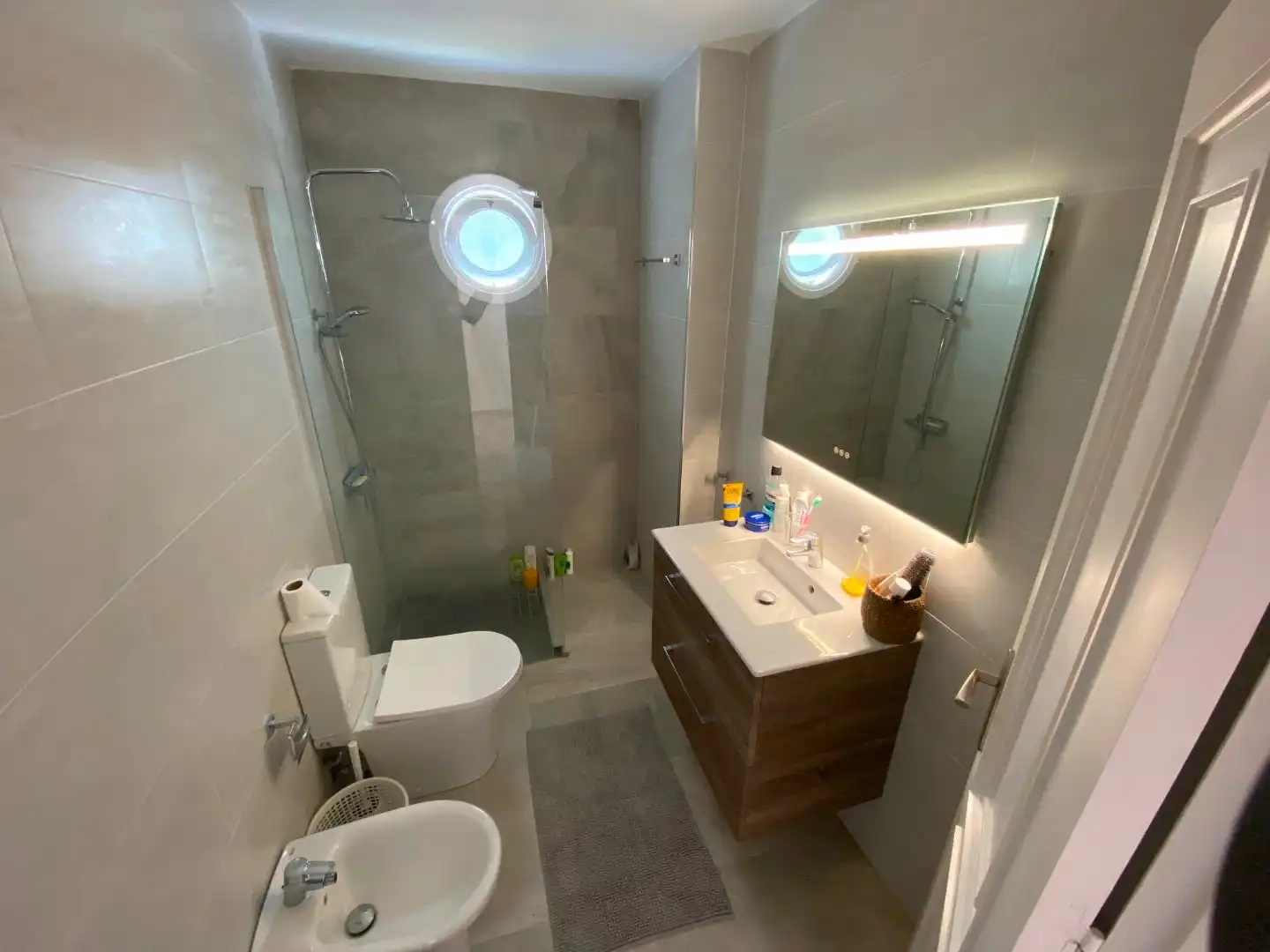 Badezimmer von Wohnungen zur Miete in Estepona mit Klimaanlage, Heizung und Privatgarten