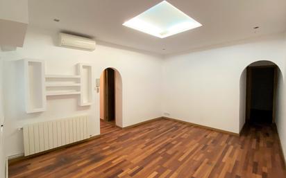 Flat for sale in Badalona  with Air Conditioner