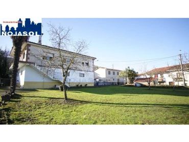 House with garden for sale in Calle Arnuero