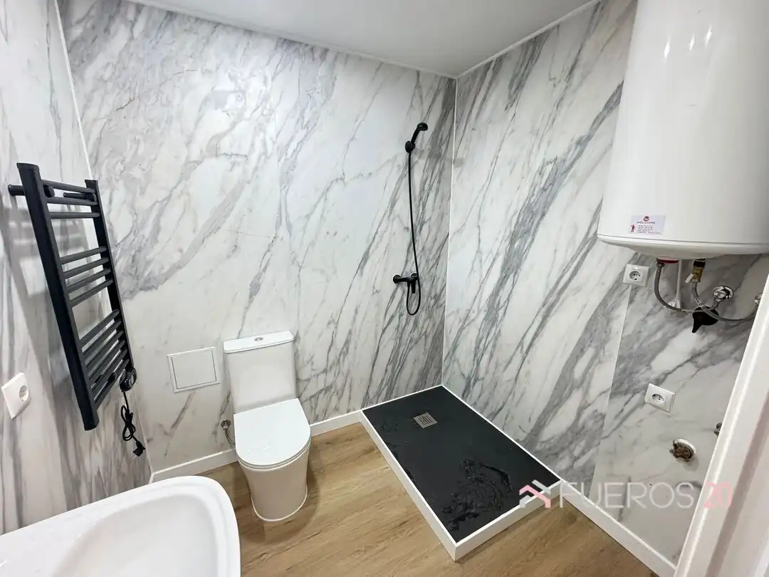 Baño de Piso en venta en Bilbao  con Calefacción y Balcón
