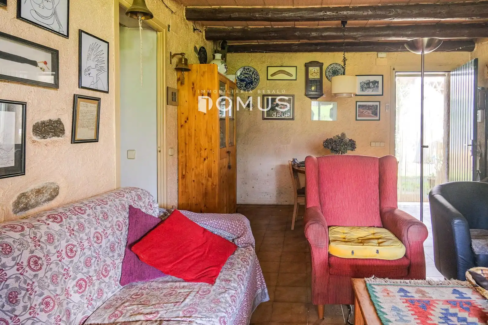 Sala de estar de Finca rústica en venta en Besalú con Jardín privado