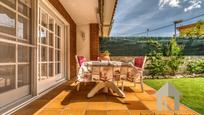 Jardí de Casa adosada en venda en Cerdanyola del Vallès amb Aire condicionat, Calefacció i Jardí privat