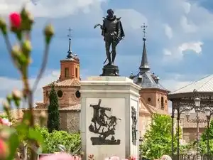 Vista exterior de Edificio en venta en Alcalá de Henares