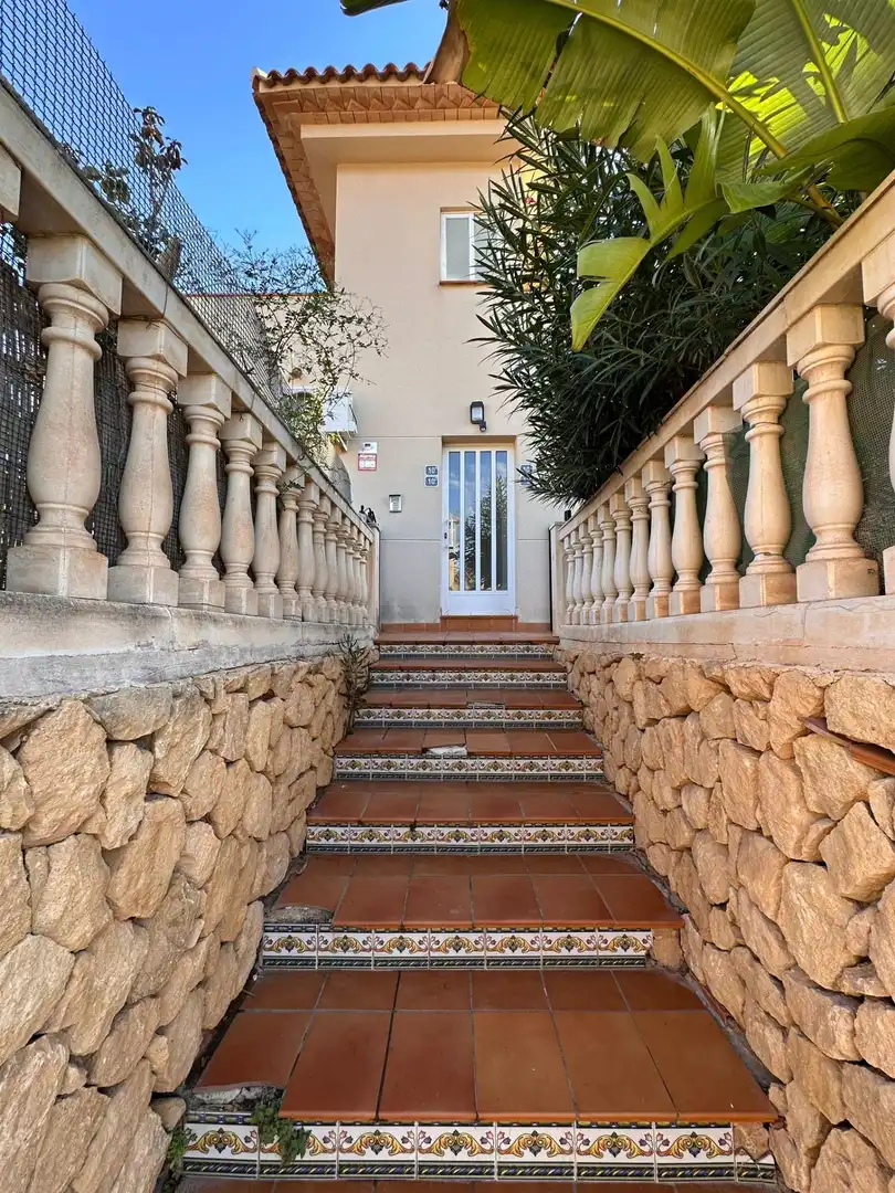 Casa adosada en venda en La Nucia amb Jardí privat, Terrassa i Traster