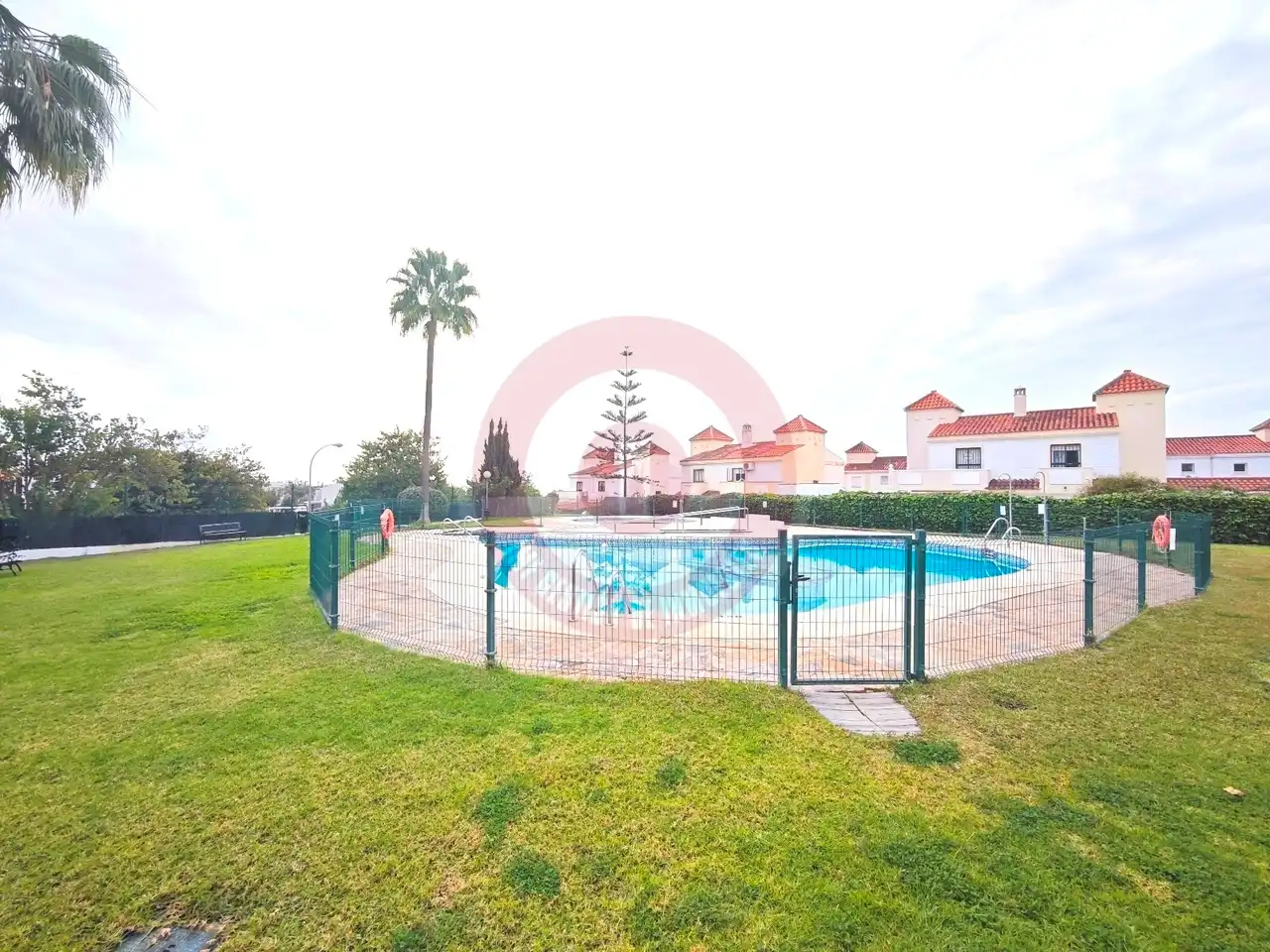 Piscina de Casa adosada en venda en Vélez-Málaga amb Aire condicionat, Terrassa i Moblat