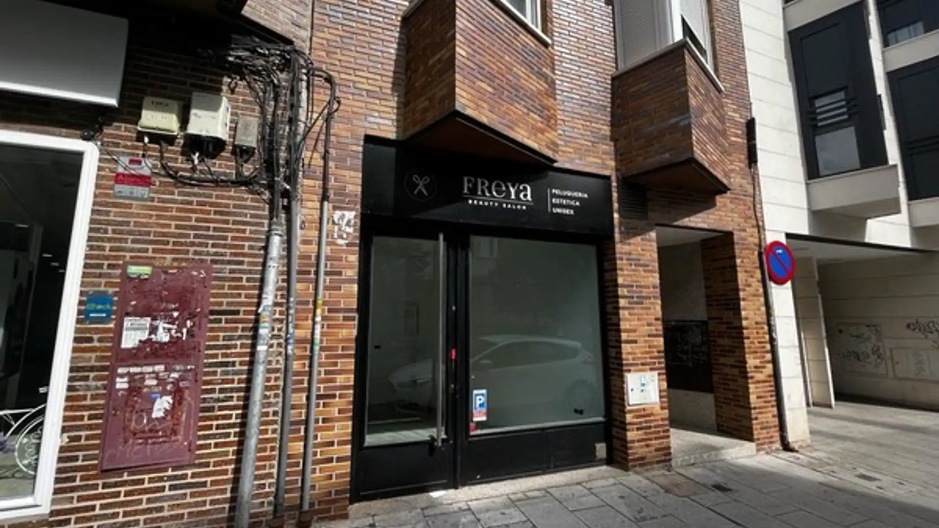 Vista exterior de Local en venta en Leganés