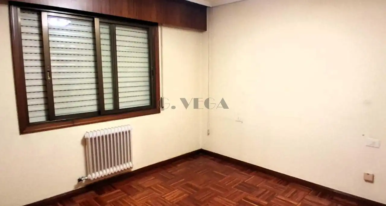 Piso en venta en Vigo  con Calefacción, Parquet y Trastero