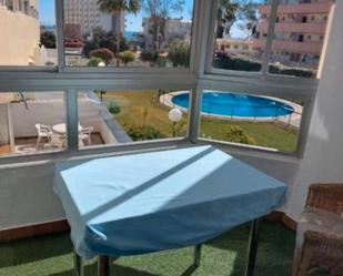 Dormitori de Apartament de lloguer en Torremolinos amb Aire condicionat, Terrassa i Piscina