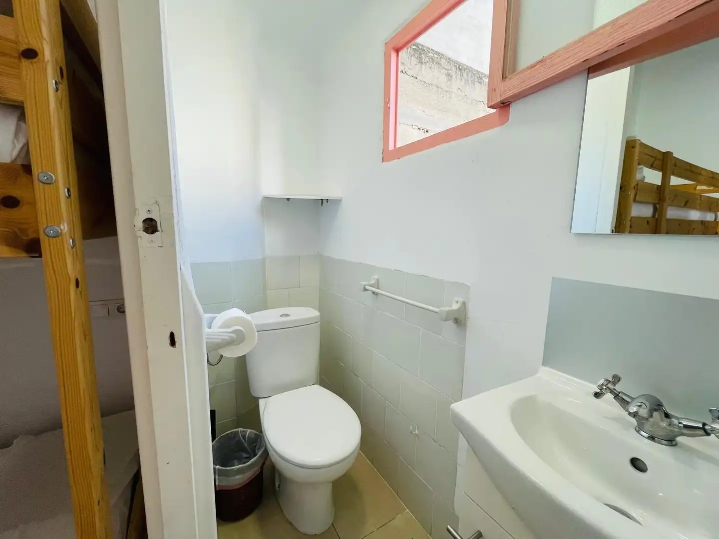 Baño de Apartamento de alquiler en Alicante / Alacant con Aire acondicionado, Calefacción y Amueblado