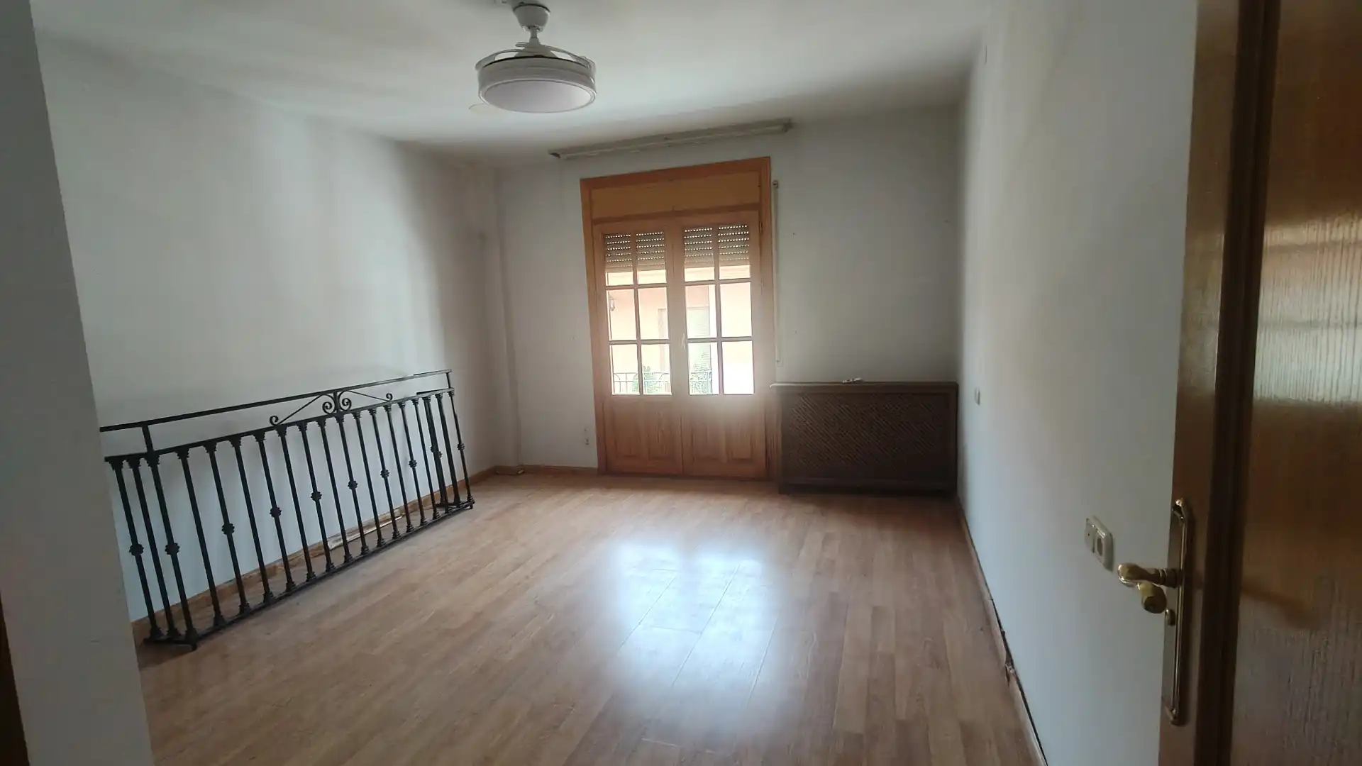 Sala d'estar de Casa o xalet en venda en Baza amb Calefacció i Moblat