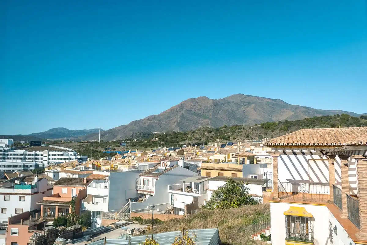 Vista exterior de Dúplex en venda en Estepona amb Terrassa, Traster i Piscina