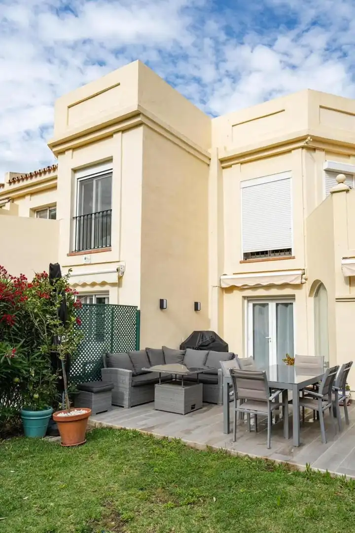 Terraza de Casa adosada de alquiler en Benahavís con Aire acondicionado, Jardín privado y Terraza