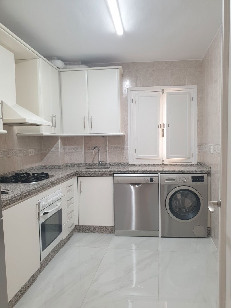 Kitchen of Flat to rent in  Sevilla Capital  with Air Conditioner, Heating and Terrace