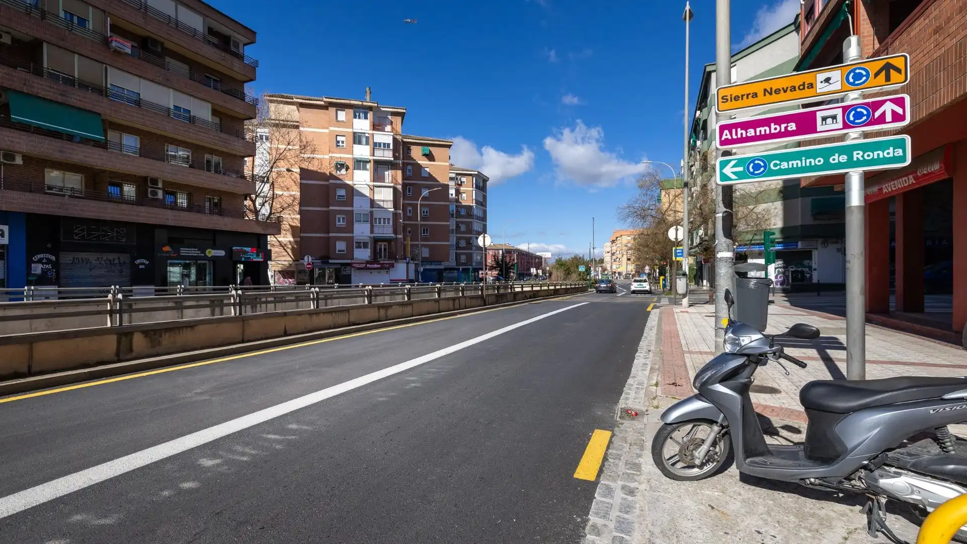 Vista exterior de Garaje de alquiler en  Granada Capital