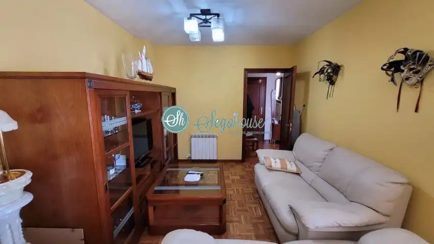 Living room of Flat for sale in Segovia  with Heating, Parquet flooring and Terrace