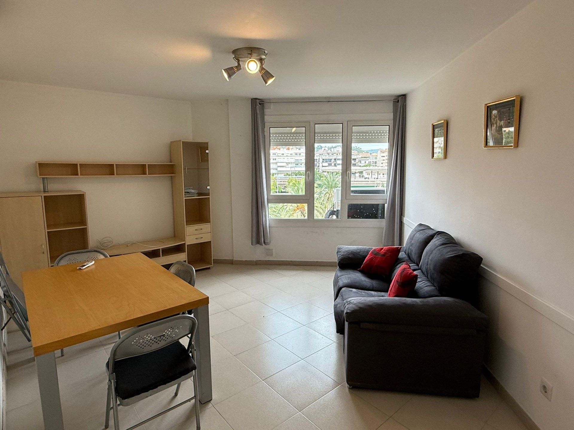 Living room of Flat to rent in Girona Capital  with Air Conditioner, Heating and Furnished