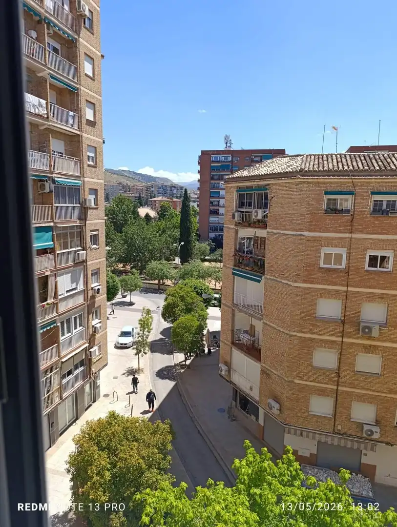 Vista exterior de Piso de alquiler en Granada con Balcón