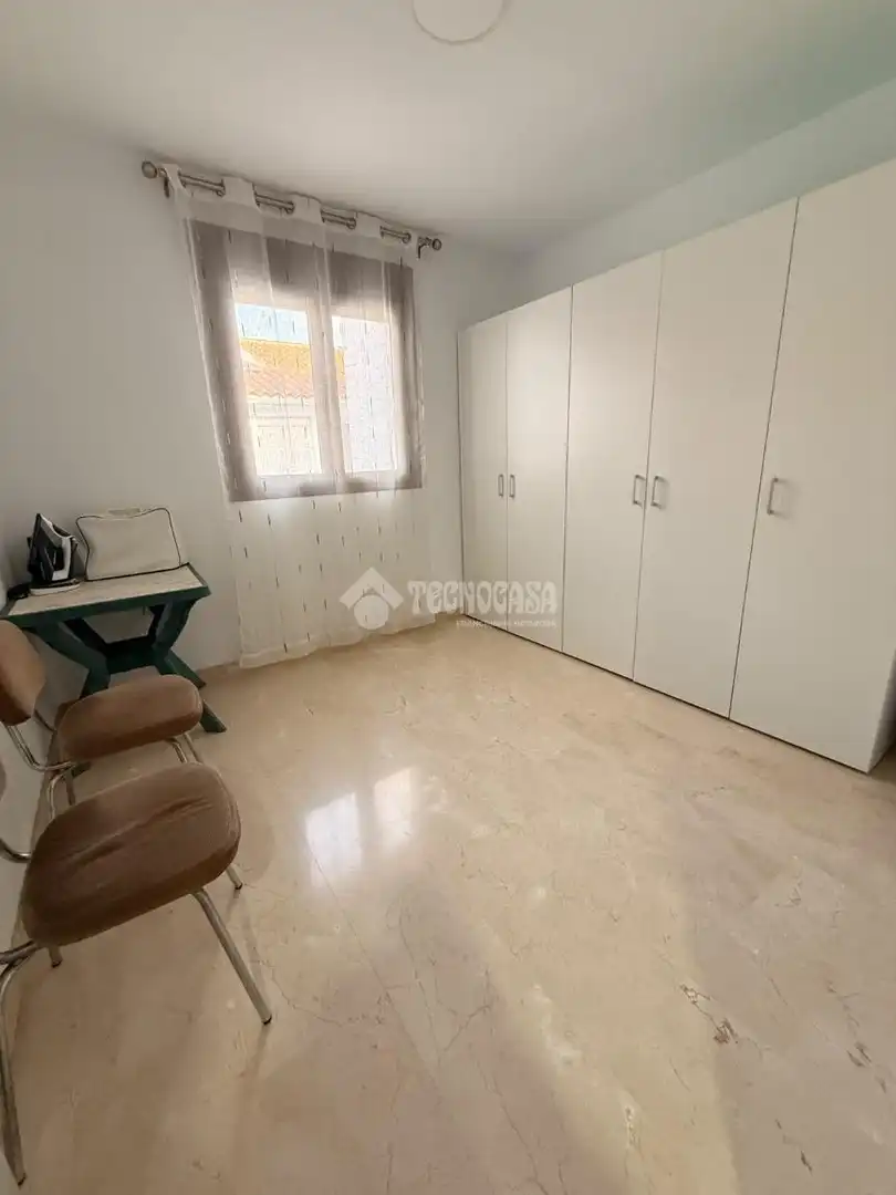 Schlafzimmer von Einfamilien-Reihenhaus zum Verkauf in Alcalá de Guadaira mit Klimaanlage und Terrasse