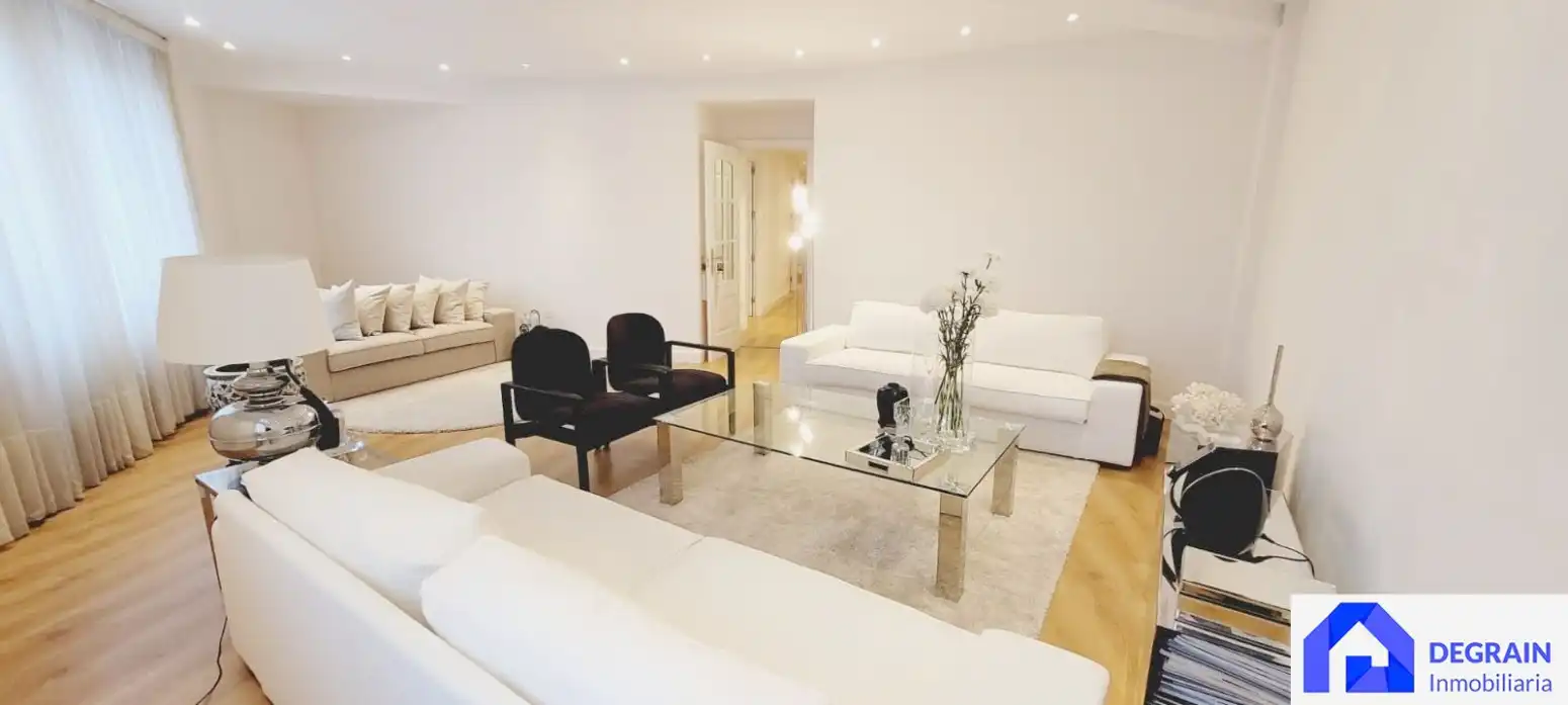 Sala de estar de Piso en venta en Oviedo  con Calefacción