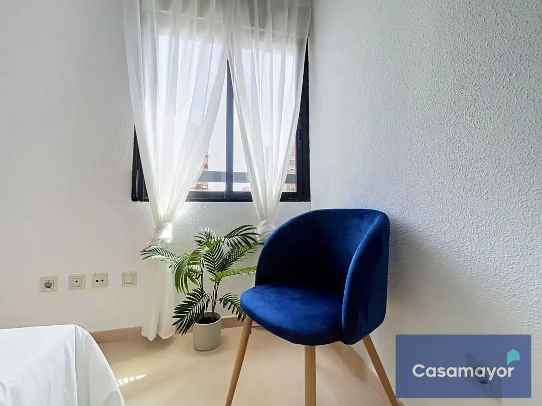 Dormitori de Pis en venda en Alicante / Alacant amb Jardí privat, Terrassa i Traster