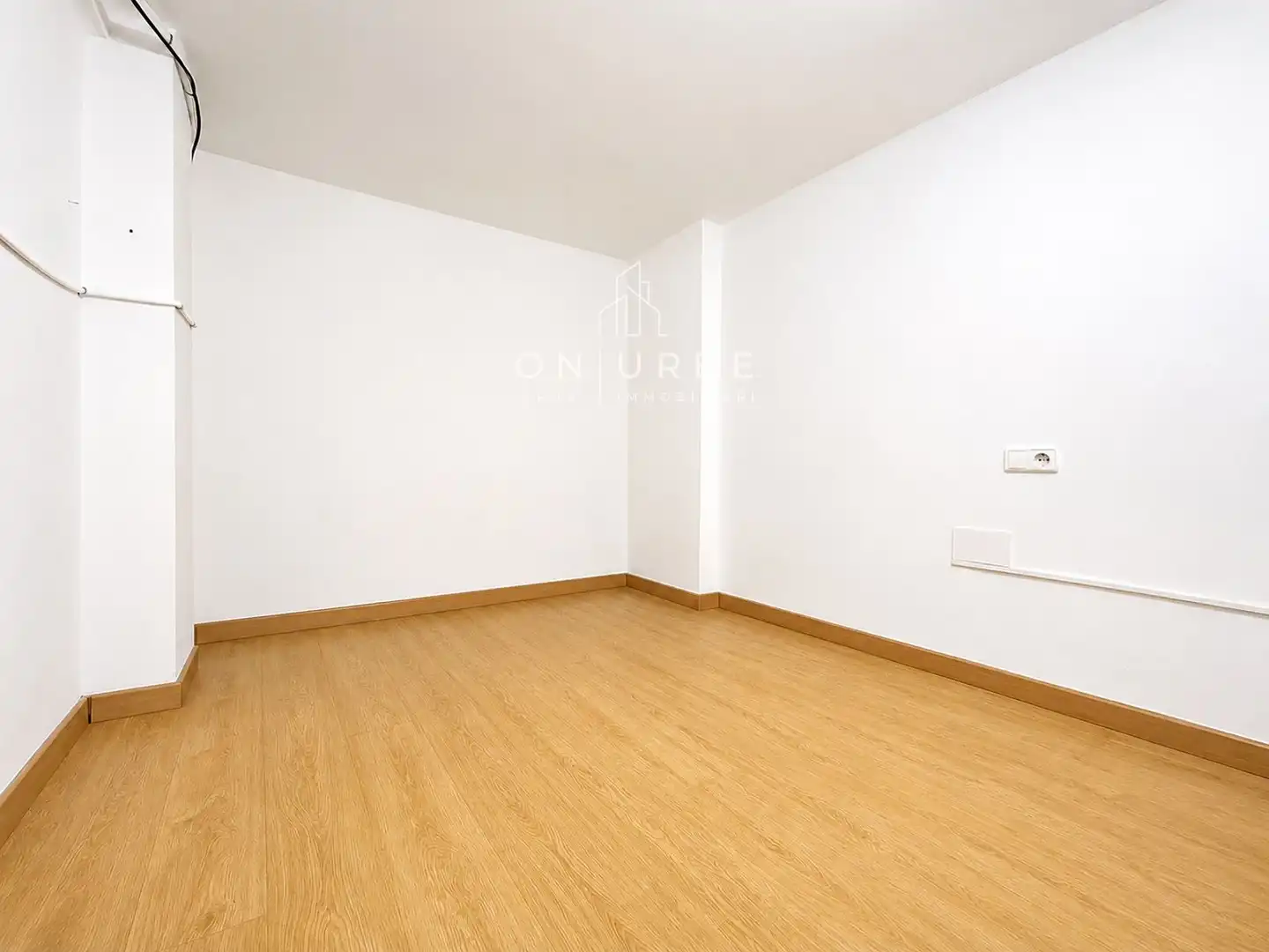 Dormitori de Local en venda en Barcelona amb Aire condicionat, Parquet i Moblat